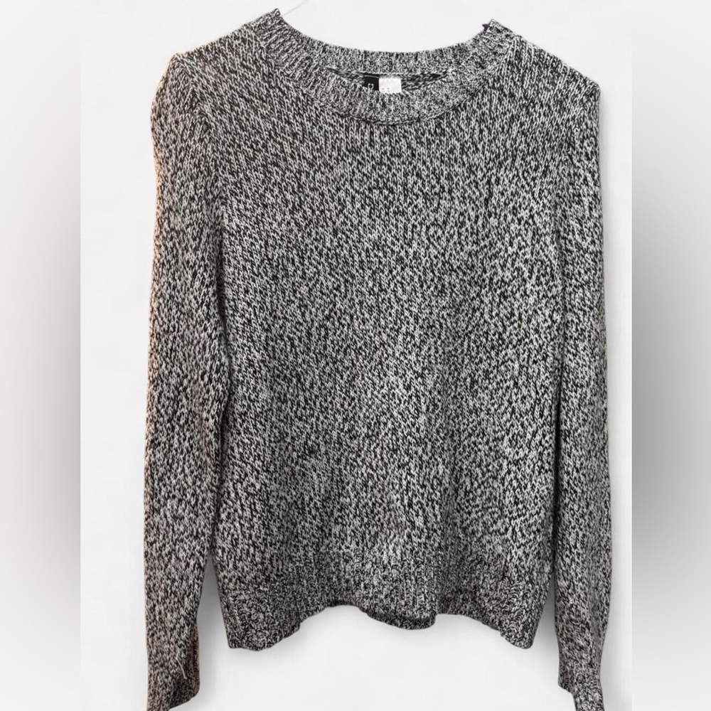 H&M Monochrome Knit Black and White Normcore classic lightweight sweater